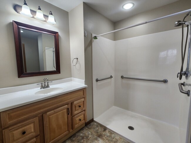 35 2nd St, Unit 22 in Proctor, MN - Building Photo - Building Photo