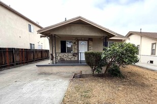 1440 E 52nd St in Los Angeles, CA - Building Photo