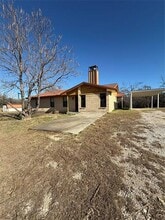813 Co Rd 3680 in Paradise, TX - Building Photo - Building Photo