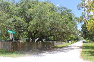16790 Glasgow Dr E in The Acreage, FL - Building Photo - Building Photo