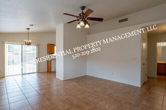 2229 W Frostwood Ln in Tucson, AZ - Building Photo - Building Photo