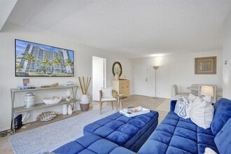 2841 N Ocean Blvd, Unit 303 in Fort Lauderdale, FL - Building Photo - Building Photo
