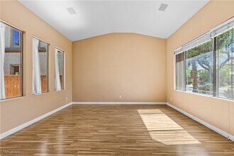 8220 Chimney Bluff St in North Las Vegas, NV - Building Photo - Building Photo