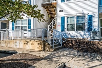 936 Waterford Dr in Edison, NJ - Building Photo - Building Photo