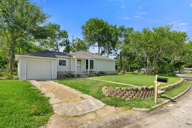 1217 Parkway Dr in Baytown, TX - Building Photo - Building Photo