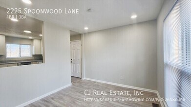 2225 Spoonwood Dr in Florissant, MO - Building Photo - Building Photo