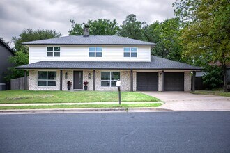 2011 Malvern Hill Dr in Austin, TX - Building Photo - Building Photo