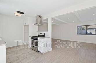 2048 Garden Ln in Costa Mesa, CA - Building Photo - Building Photo