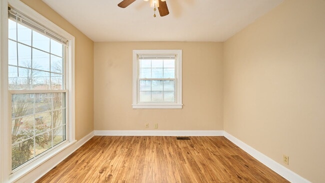 2415 N Hillcrest Dr in Springfield, TN - Building Photo - Building Photo