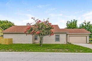 8895 Chambore Dr in Jacksonville, FL - Building Photo