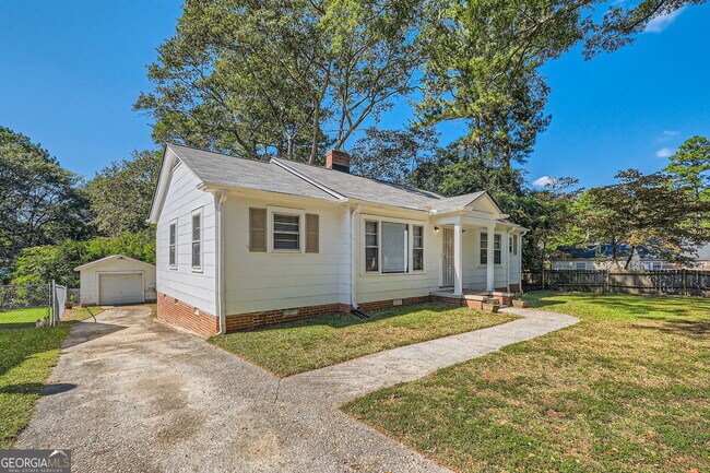 3043 Cloverhurst Dr in East Point, GA - Building Photo - Building Photo
