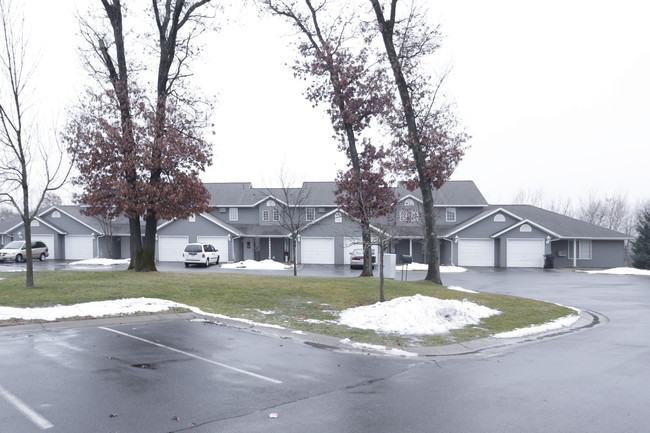 Turtle Ridge Townhouse in St Francis, MN - Building Photo - Building Photo