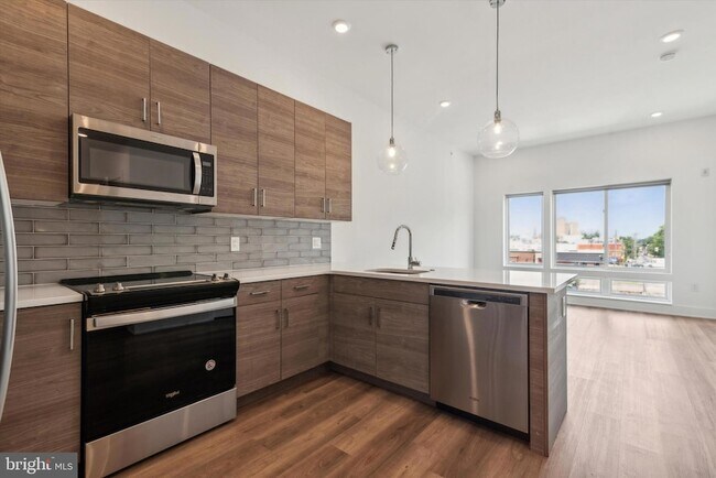 5545 Pulaski Ave, Unit 304 in Philadelphia, PA - Foto de edificio - Building Photo