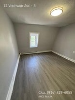 12 Vineyard Ave in Yonkers, NY - Building Photo