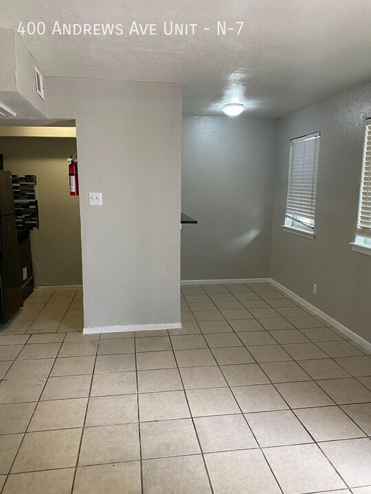 400 Andrews Ave in Dallas, TX - Building Photo