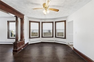 93 Oakland Ave in Pawtucket, RI - Foto de edificio - Building Photo