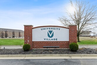 University Village in Muncie, IN - Foto de edificio - Building Photo