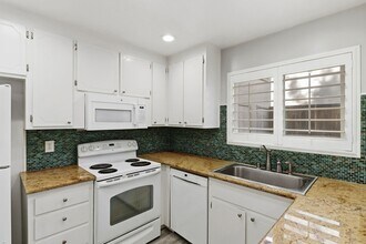 412 Alvarado Ave in Davis, CA - Building Photo - Building Photo