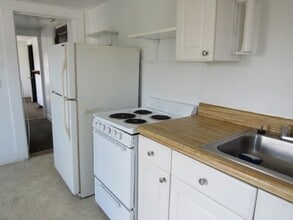 5 Wallace Ave in Bourne, MA - Building Photo - Building Photo