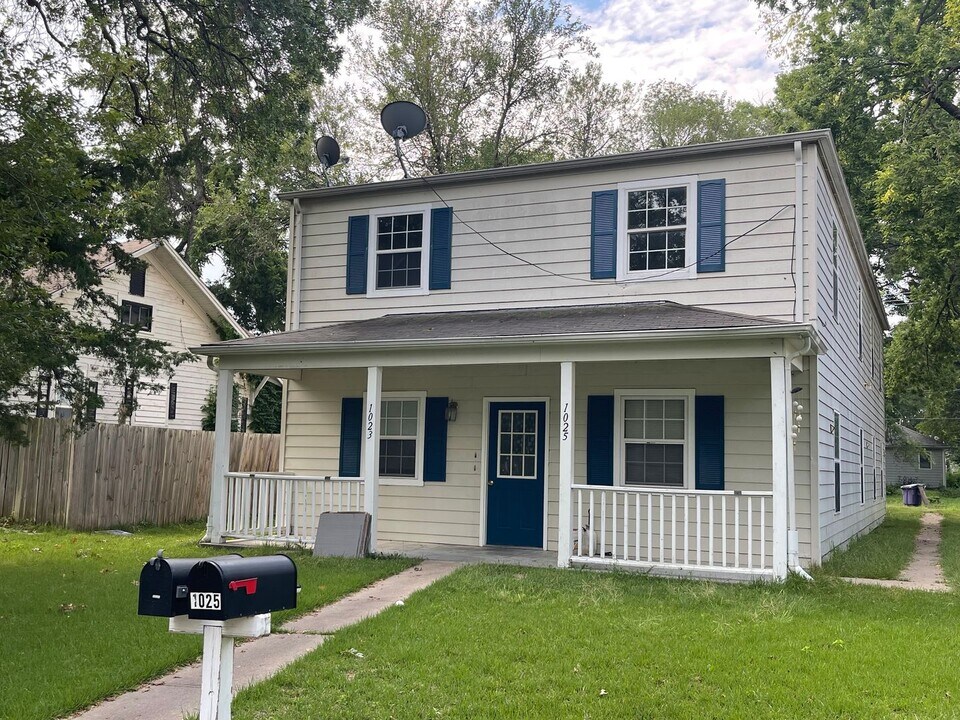 1025 Colorado St in Manhattan, KS - Building Photo