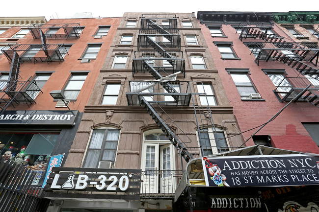 27 St Marks Pl in New York, NY - Foto de edificio - Building Photo