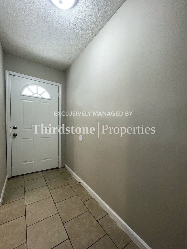 7007 Red Robin Dr in Jacksonville, FL - Building Photo - Building Photo