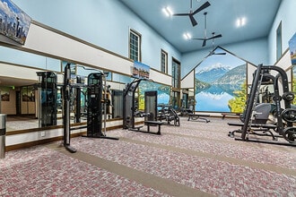 Charter Club Apartments in Everett, WA - Foto de edificio - Building Photo