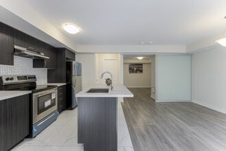 2355-2355 Sheppard Ave W in Toronto, ON - Building Photo - Building Photo