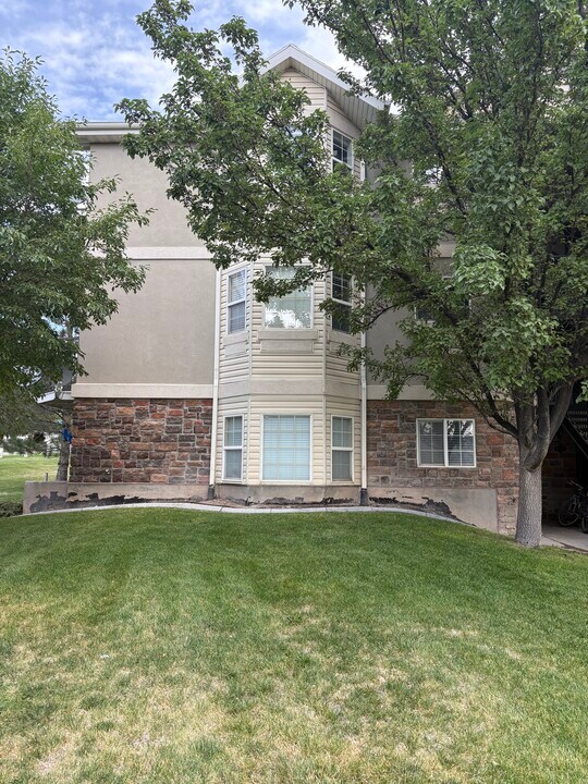 2093 N Morning Star Dr, Unit 2093 in Saratoga Springs, UT - Building Photo