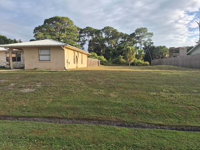 250 SE Walters Terrace in Port St. Lucie, FL - Building Photo - Building Photo