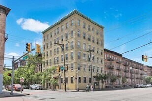 319 Barrow St in Jersey City, NJ - Building Photo