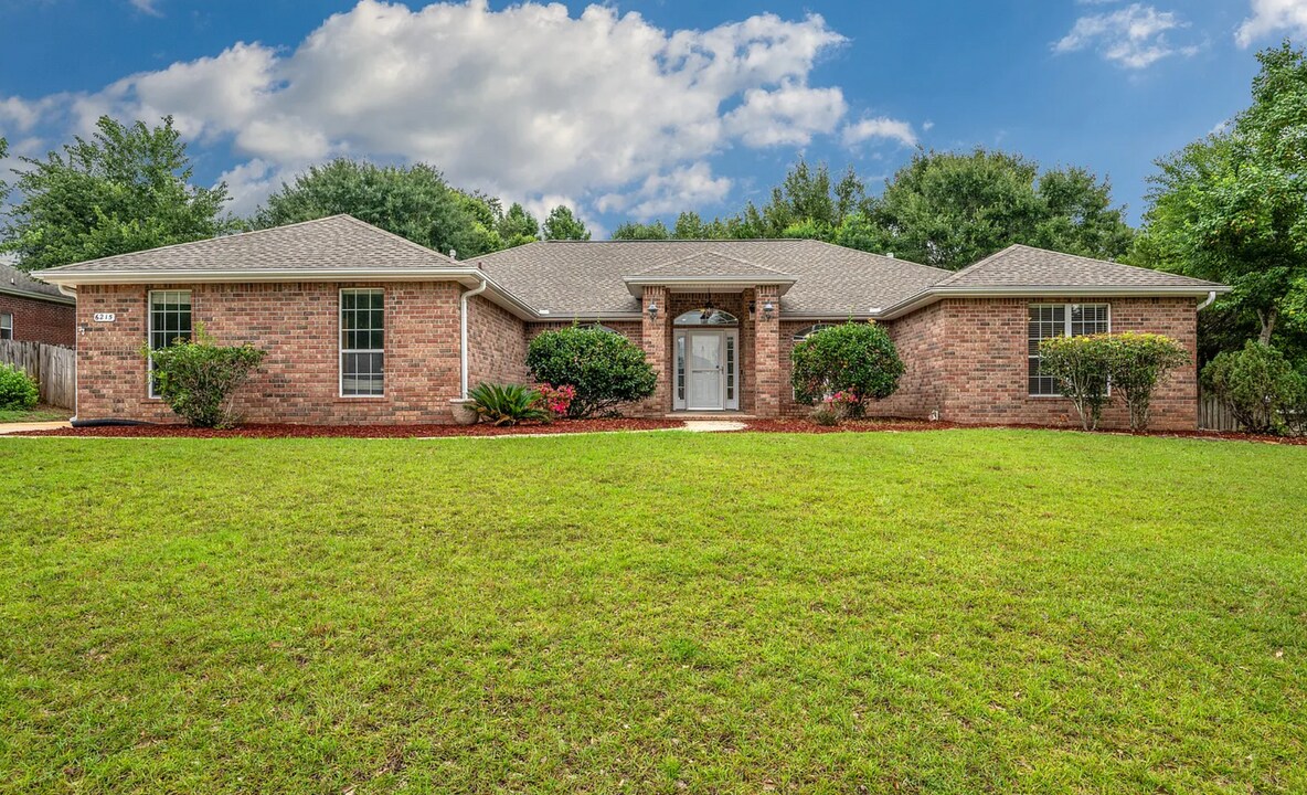 6215 Shire Ln in Crestview, FL - Building Photo