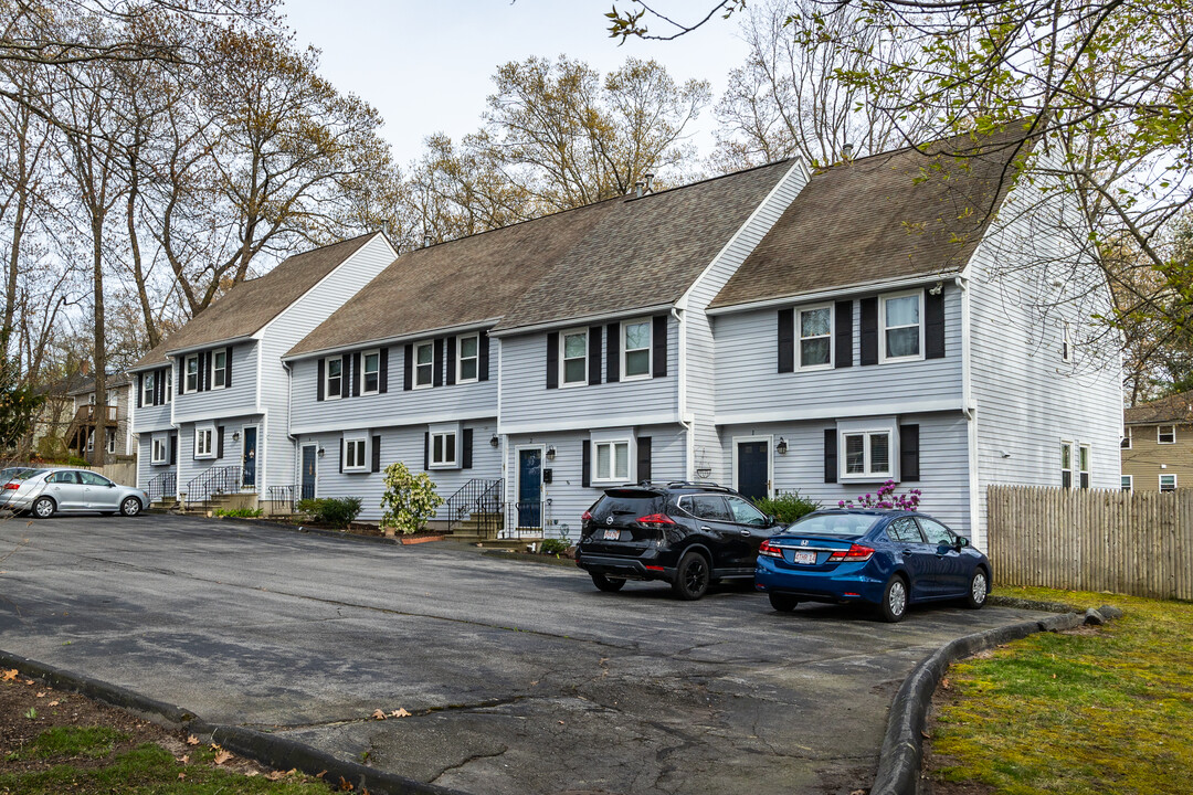 39 Harding AVE in Attleboro, MA - Building Photo