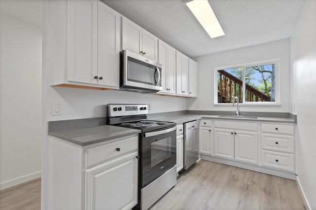 Newly Remodeled Kennedy Park Apartments! in Beaverton, OR - Building Photo - Interior Photo