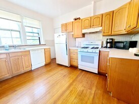 1679 Beacon St, Unit 4 in Brookline, MA - Building Photo