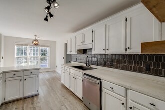 402 Plantation Pointe Dr in Elgin, SC - Building Photo - Building Photo