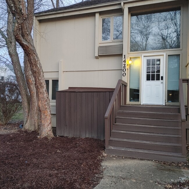 property at 14200 Harbour Pl
