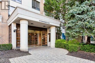 18 Sommerset Way in Toronto, ON - Building Photo - Building Photo