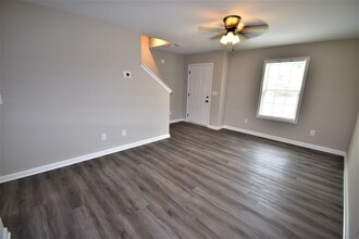 428 Glenstone Springs Dr-Unit -B in Clarksville, TN - Building Photo - Building Photo