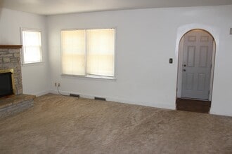 814 Sunset Ave in Manhattan, KS - Building Photo - Building Photo