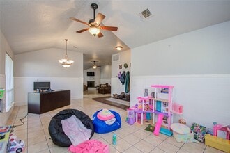 5010 Village Springs Dr in Houston, TX - Building Photo - Building Photo