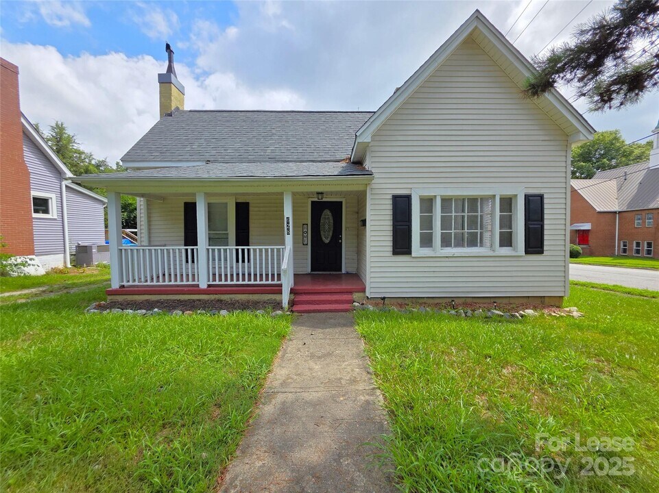 628 E Lafayette St in Salisbury, NC - Building Photo