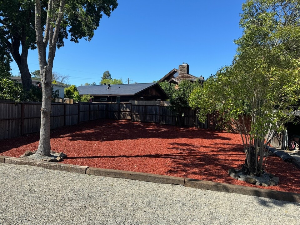 36 Ash Ave in San Anselmo, CA - Building Photo
