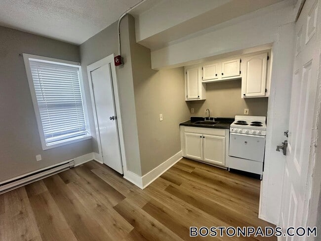 24 Charlton St, Unit 16