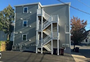 18 Central Ave, Unit 1 in Everett, MA - Building Photo - Building Photo