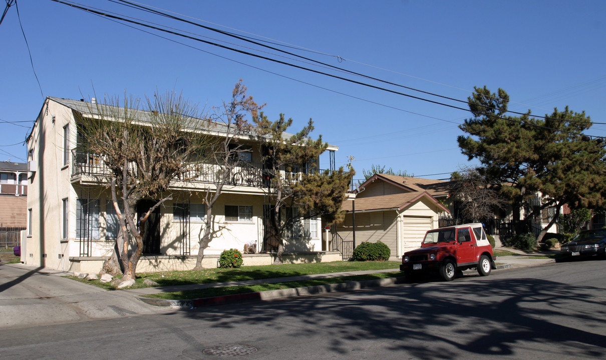 1501 Obispo Ave in Long Beach, CA - Building Photo