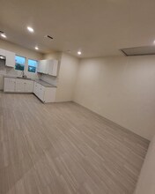 647 Hammond Ave, Unit 201 in San Antonio, TX - Building Photo - Building Photo