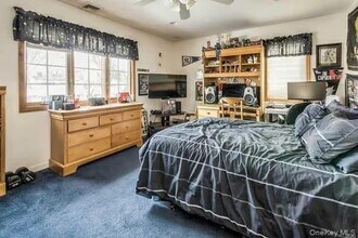 24 Cable Ln in Hicksville, NY - Building Photo - Building Photo