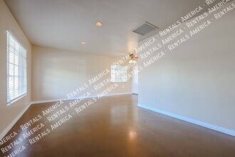 2911 E Flower St in Phoenix, AZ - Foto de edificio - Building Photo