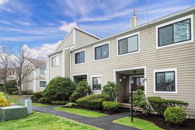 82 Park Dr in Mt Kisco, NY - Building Photo - Building Photo